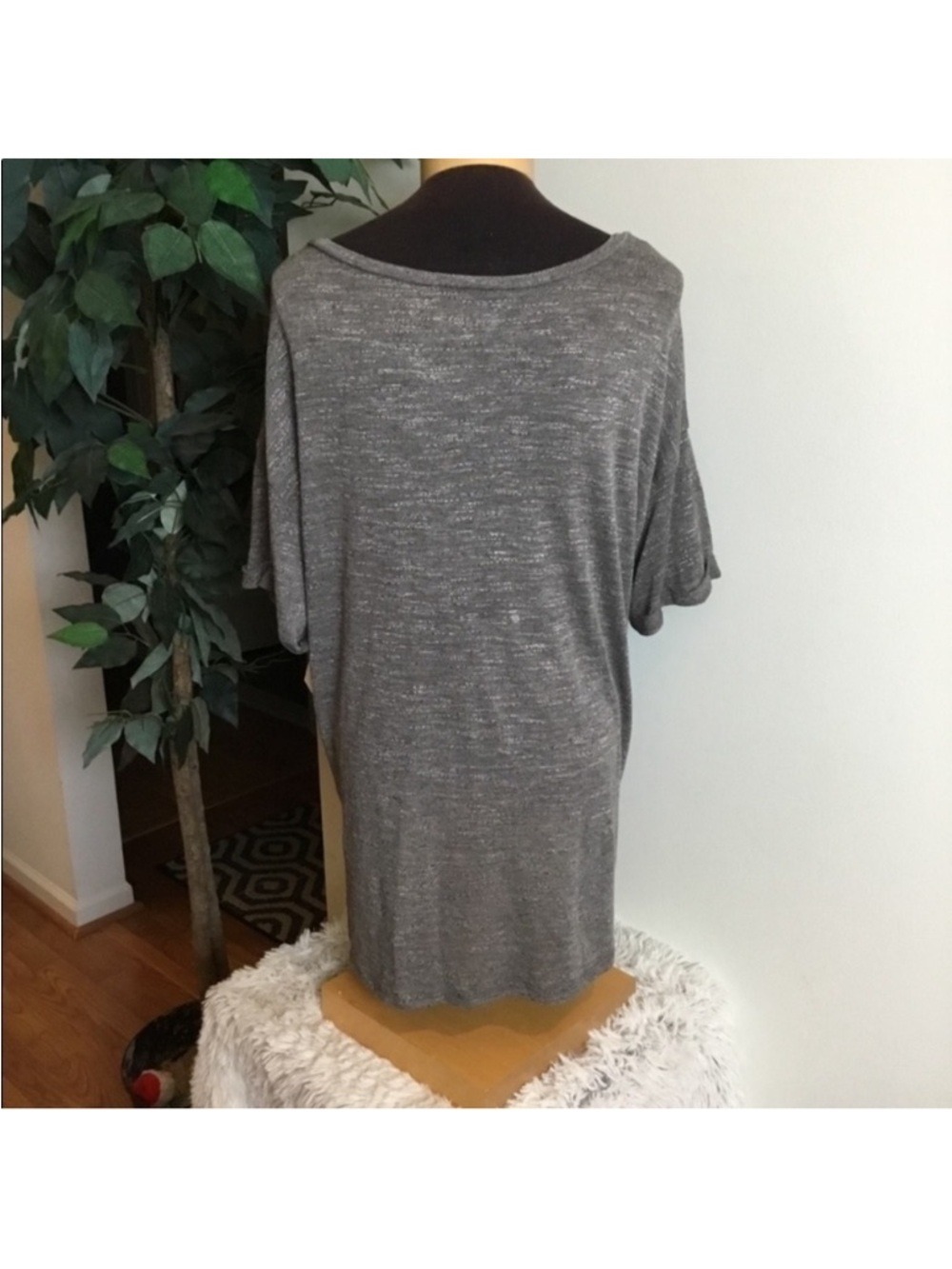 Mudd Boxy V-Neck Hacci Tee Gray Marled High Low Slit Hem Top Size Large - Picture 4 of 14